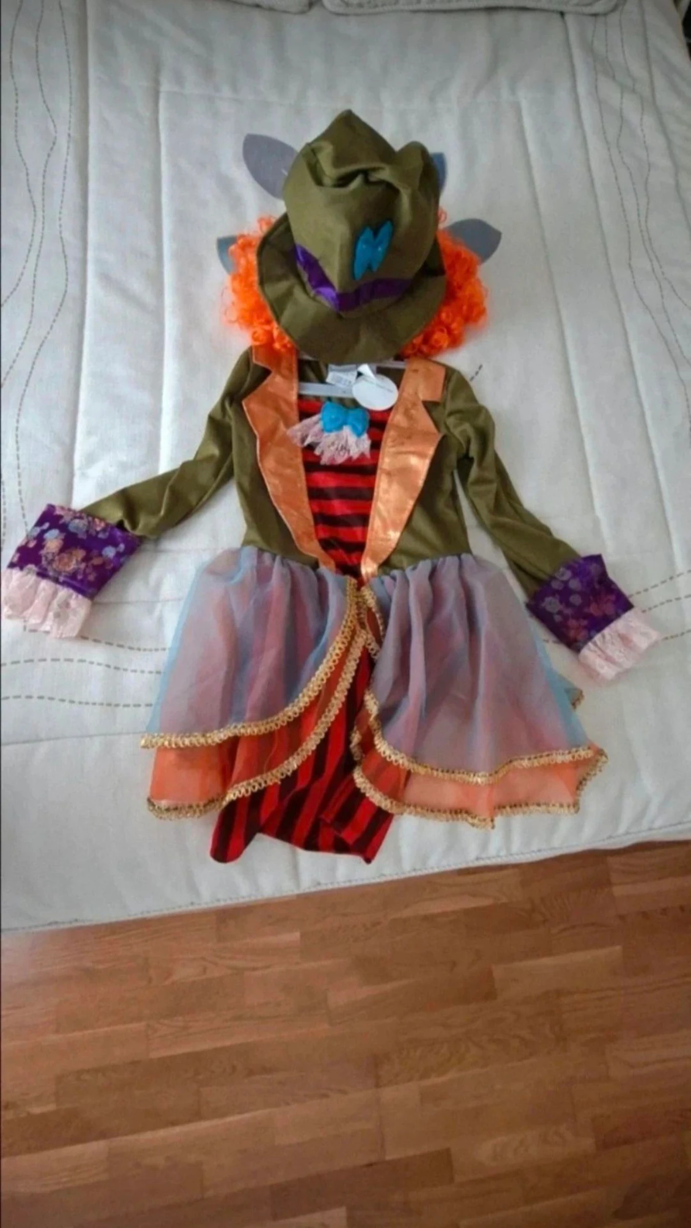 Disfraz de niña "Sombrerera Loca" talla 7-9, mas peluca – photo 2